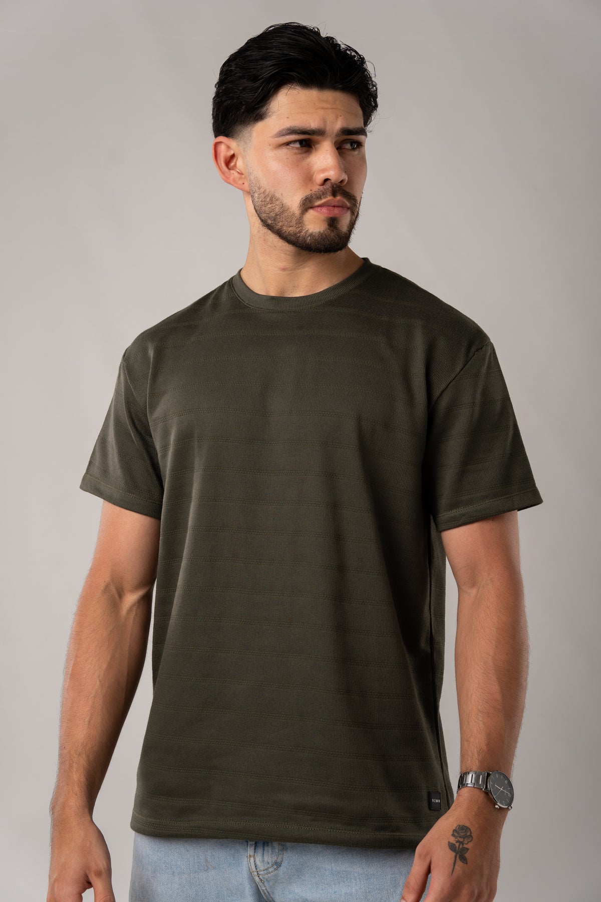 T-Shirt Text H Verde Musgo 1 - Voszmen