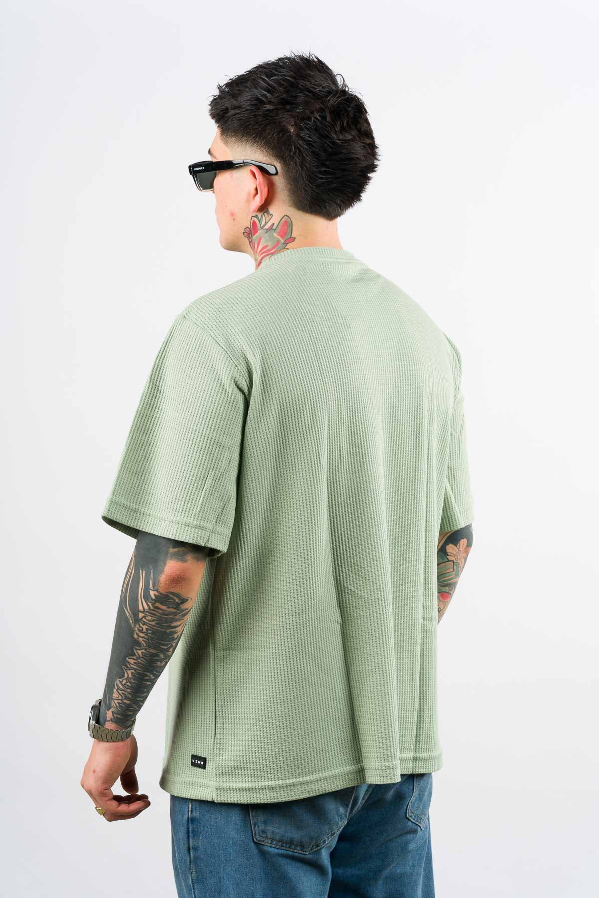 T-Shirt Over Text Q Verde Pastel - Voszmen