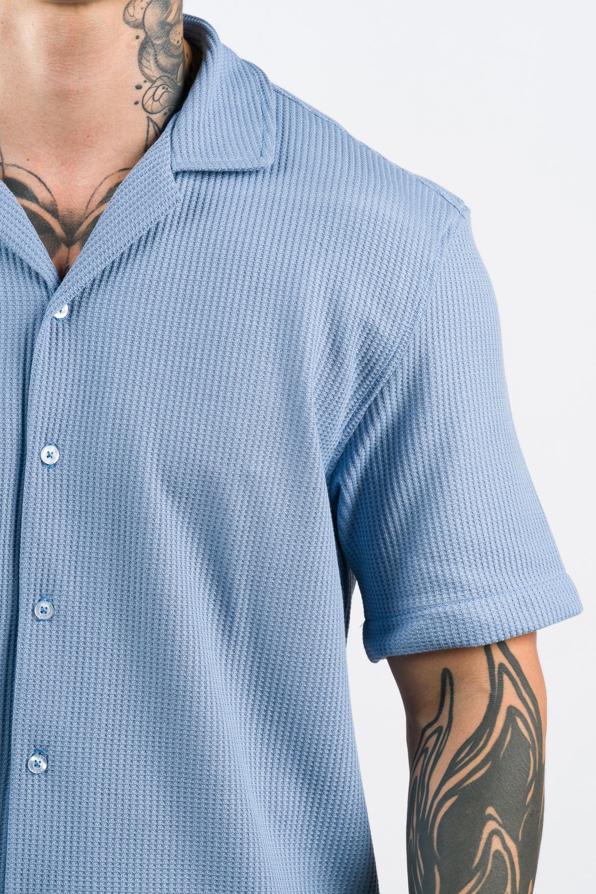 Camisa Text Q Celeste Pastel