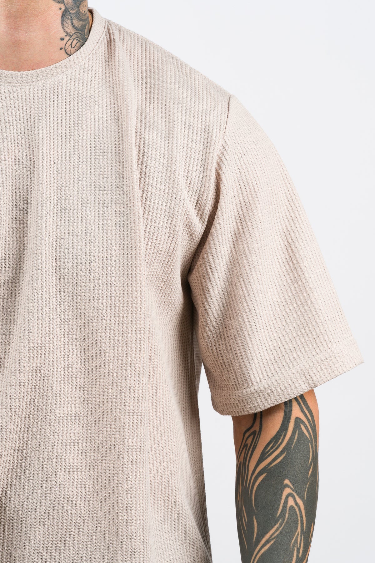 T-Shirt Over Text Q Beige