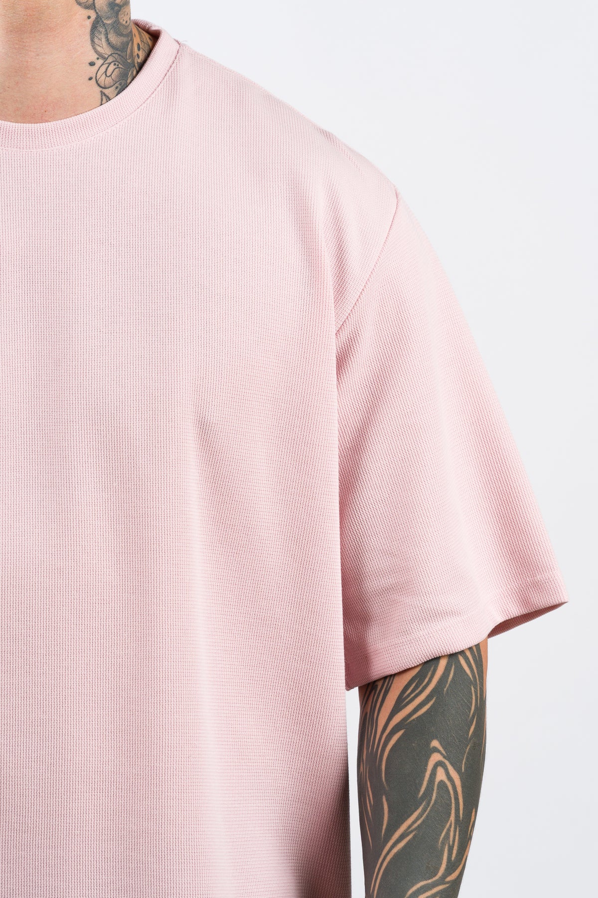 T-Shirt Over Text F Rosa