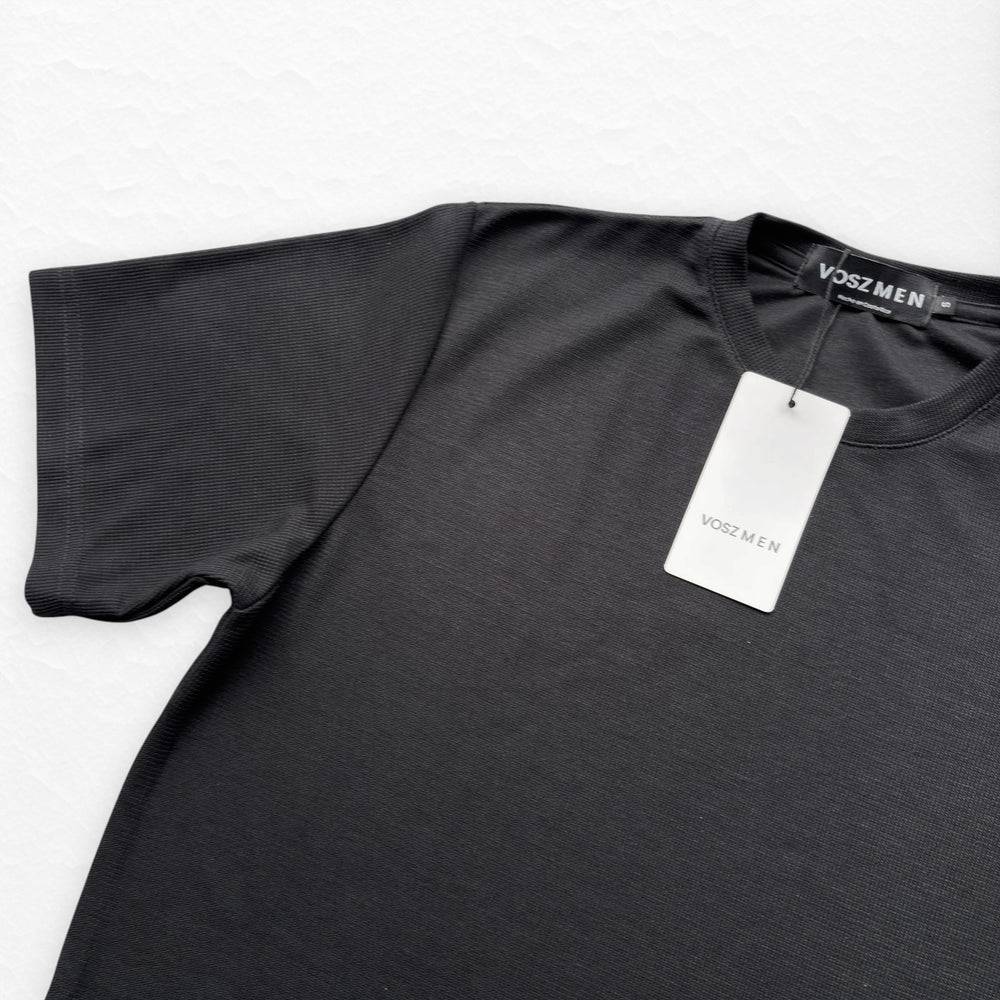 T Shirt Over text F Negro