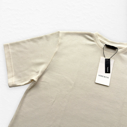 T-Shirt Over Text Q Crema