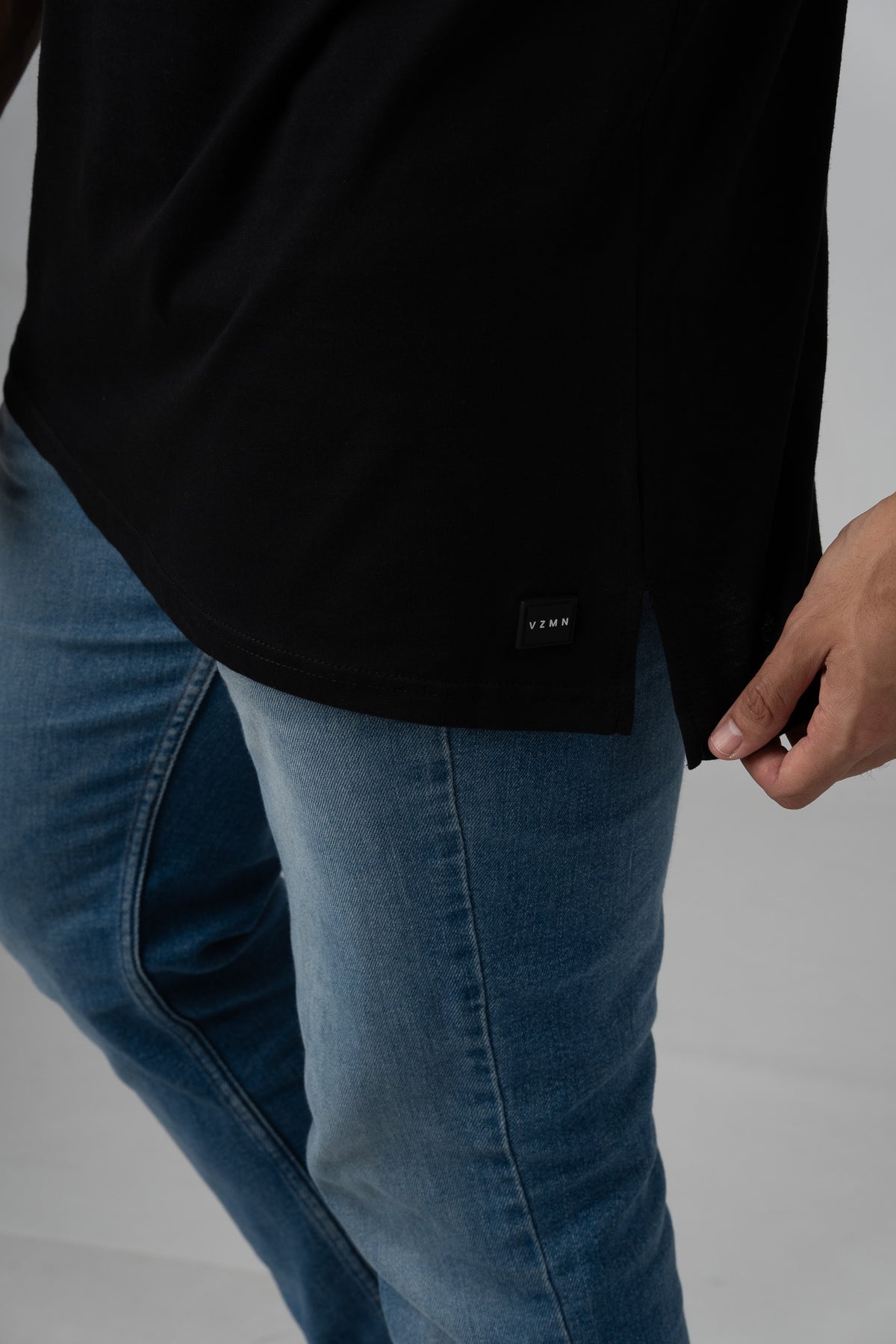 Camiseta Long Fit Negra - Voszmen