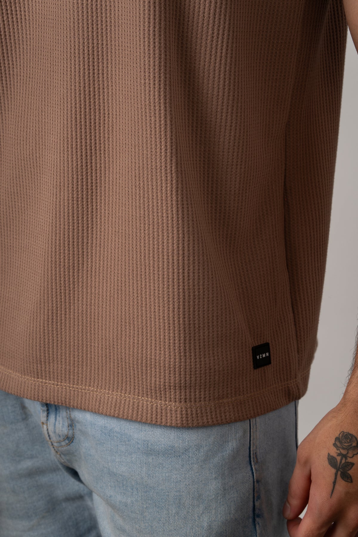 T-Shirt Text Q Café - Voszmen
