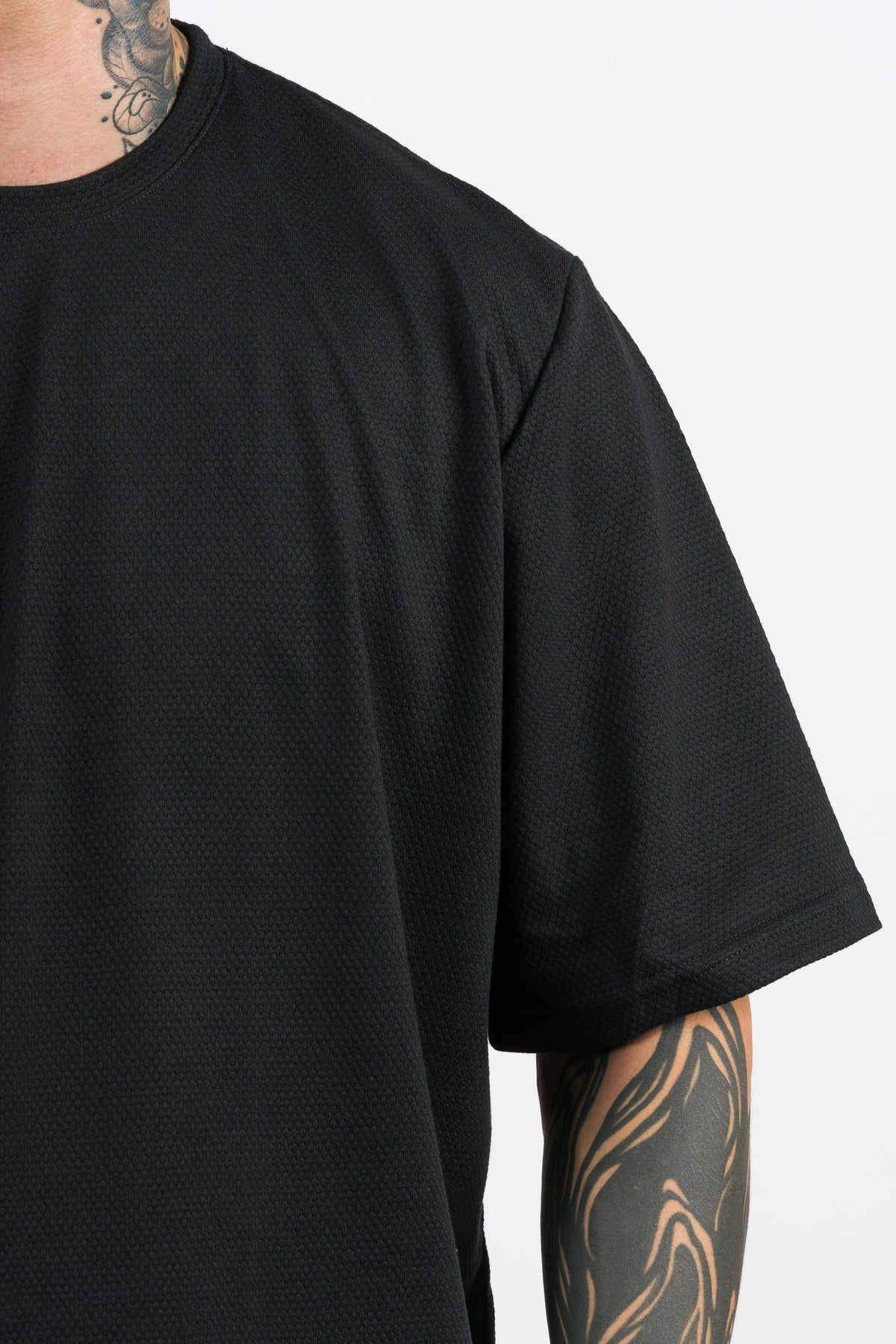 T-Shirt Over Text D negro