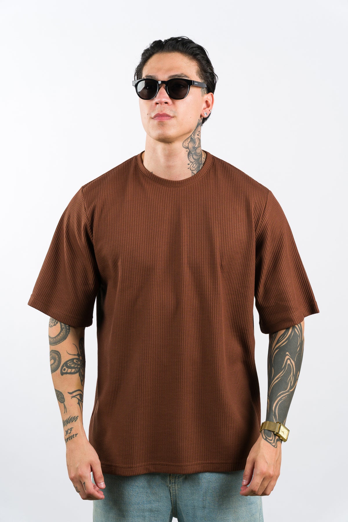 T-Shirt Over Text Q cafe oscuro - Voszmen