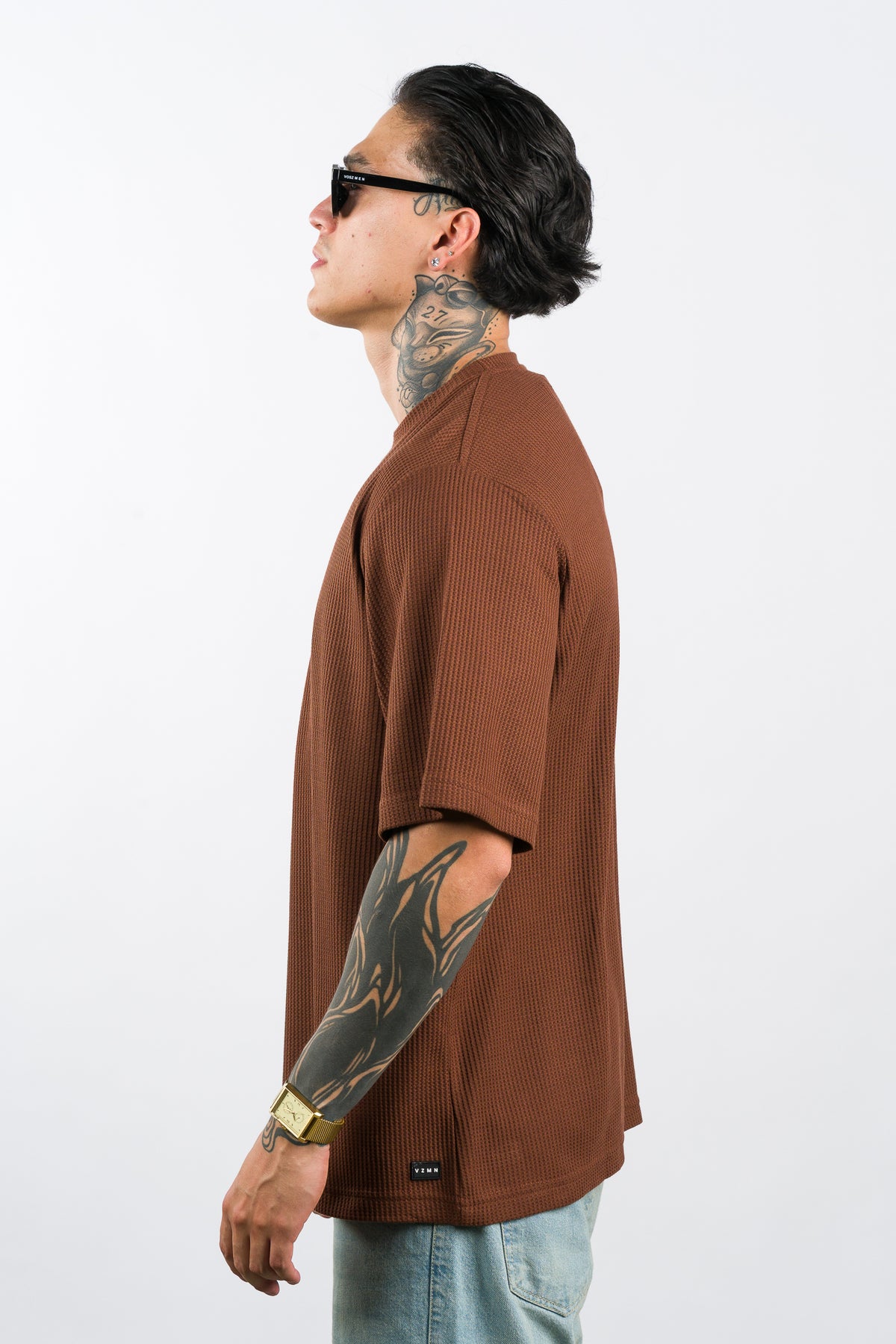 T-Shirt Over Text Q cafe oscuro - Voszmen