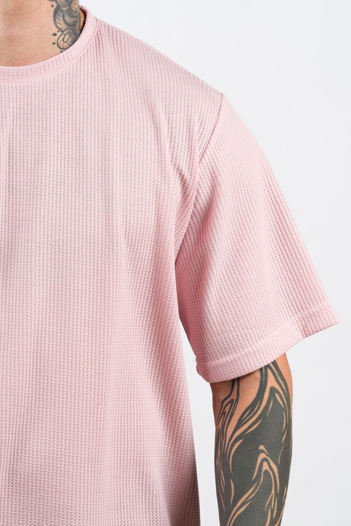 T-Shirt Over Text Q rosa