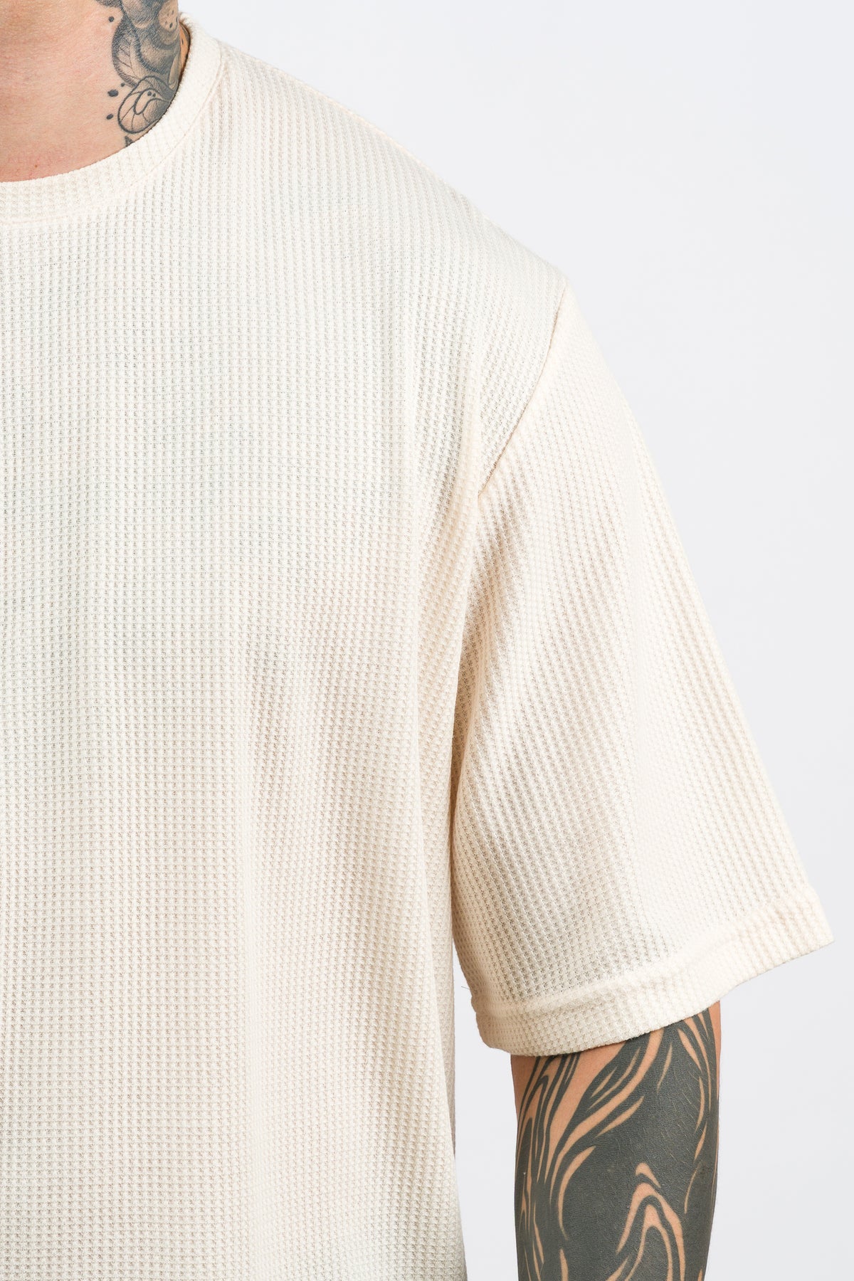 T-Shirt Over Text Q Crema
