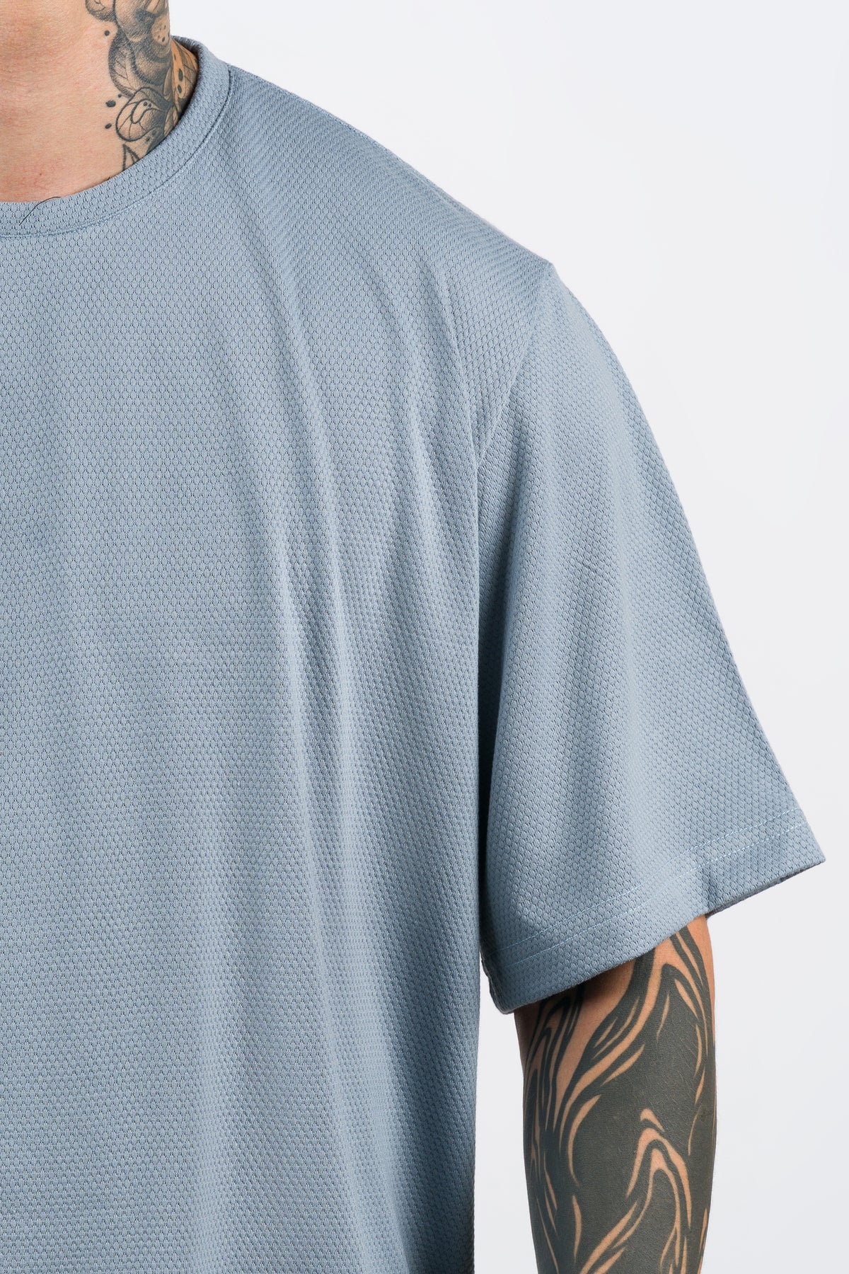 T-Shirt Over Text D gris
