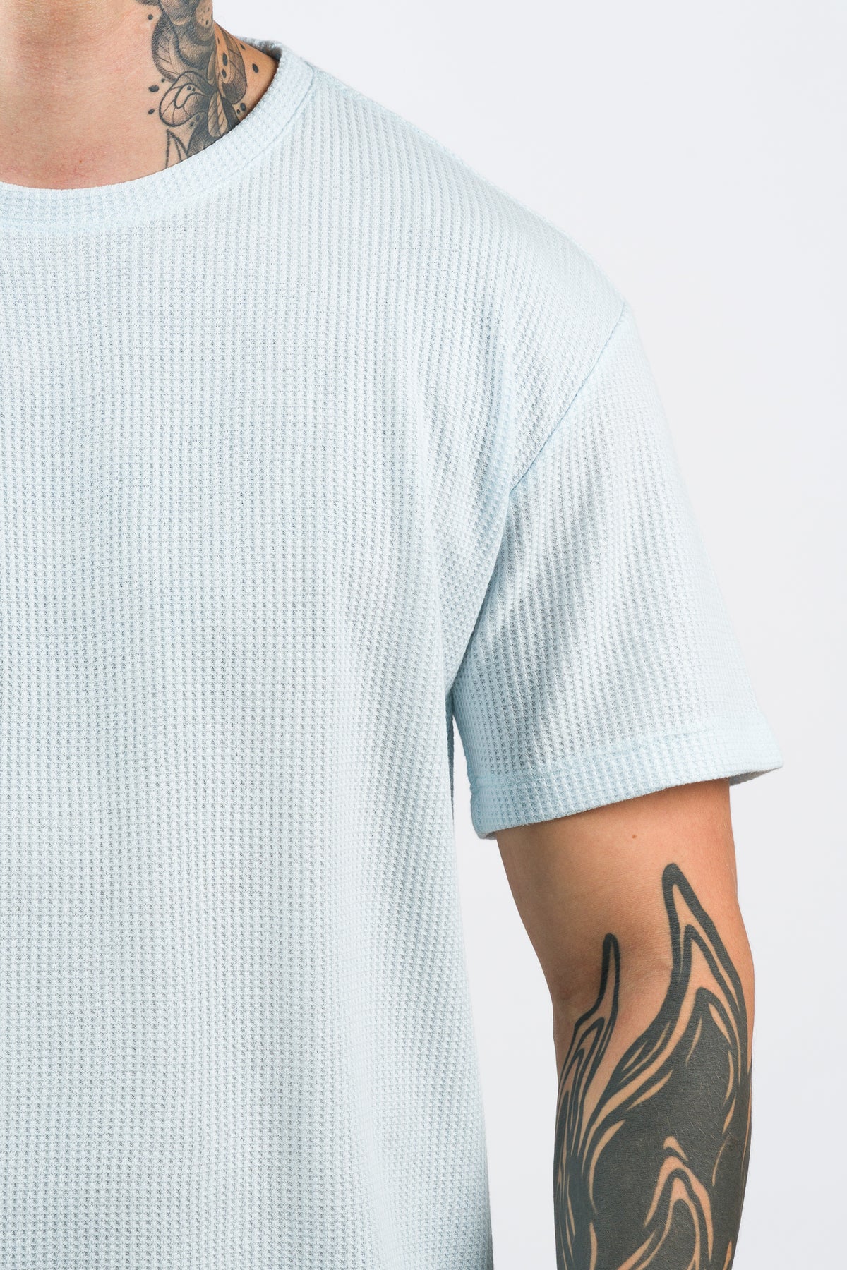 T-Shirt Text Q Celeste Claro