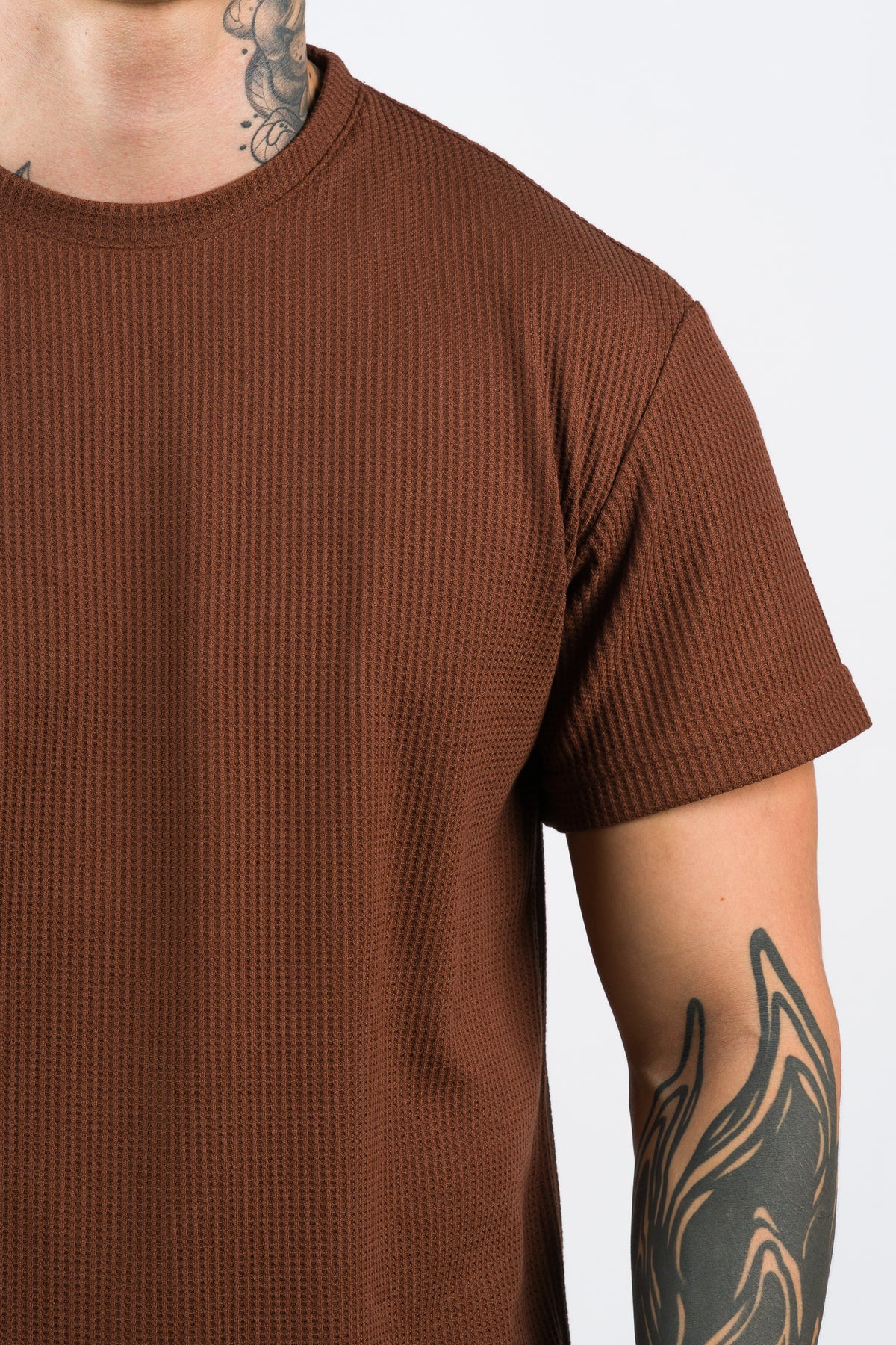 T-Shirt Text Q Café Oscuro